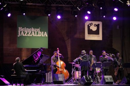 location piano  queue STEINWAY D Jazzaldia Donostia